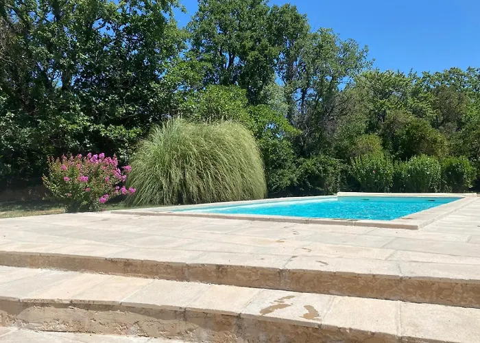 Villa Familiale Avec Studio Et Piscine, Villecroze